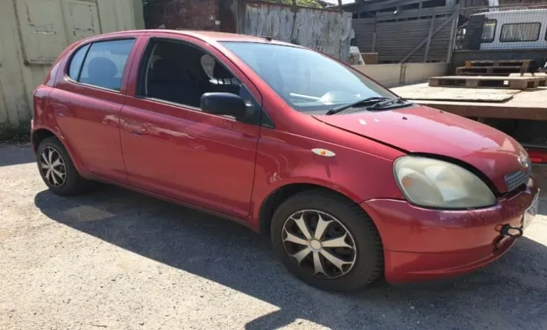 سكراب يارس هاتشباك في الكويت Yaris hatchback spare parts خدمة توصيل 24 ساعة