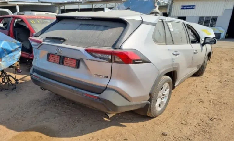 قطع غيار راف4 في الكويت سكراب تويوتا Rav4 خدمة توصيل 24 ساعة