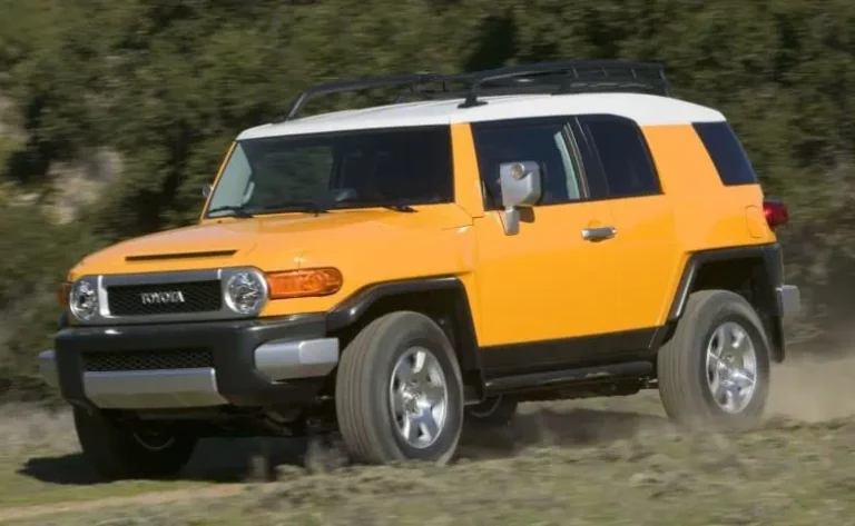 قطع غيار كروزر FJ في الكويت سكراب تويوتا FJ Cruiser خدمة توصيل 24 ساعة